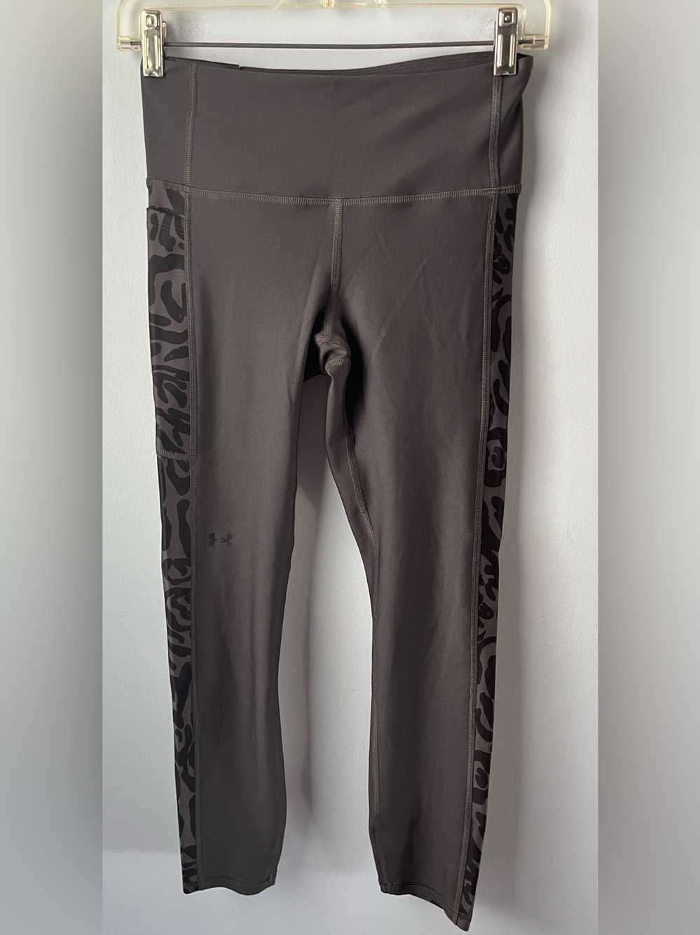 NWT Under Armour Gray & Black Print High-Rise Ankle Compression Leggings Size S